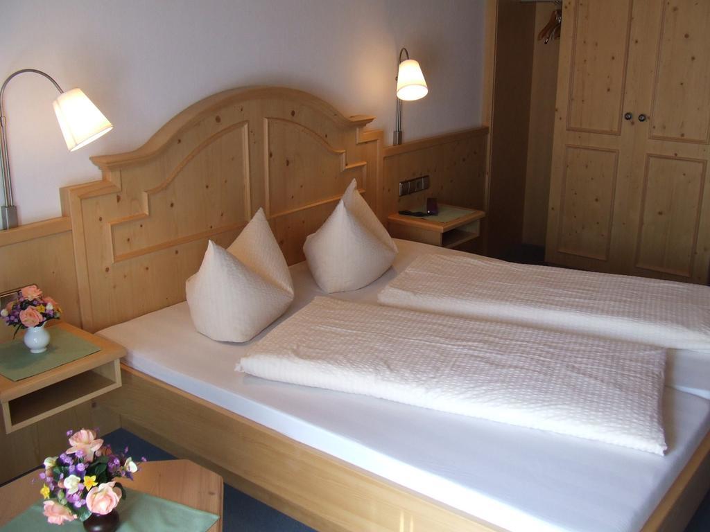 Hotel Drei Lilien Waldbrunn (Baden-Wurttemberg) Quarto foto