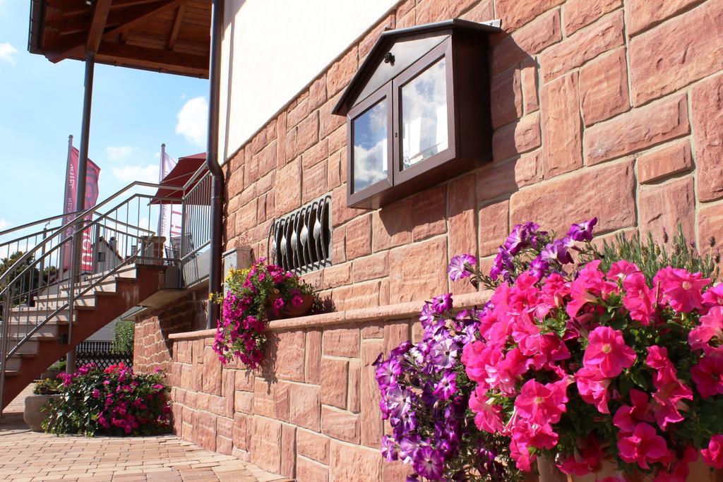 Hotel Drei Lilien Waldbrunn (Baden-Wurttemberg) Exterior foto